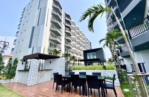 Kram Condo | Pool access Studio room, Wi-Fi w/garden, walking distrance to the beach