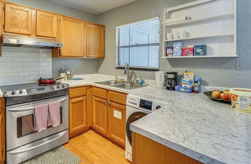 Gainesville Condo | Pool Access! UF + Game Day Base in Gainesville