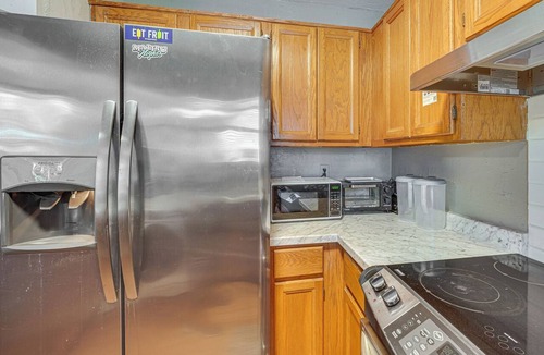 Gainesville Condo | Pool Access! UF + Game Day Base in Gainesville