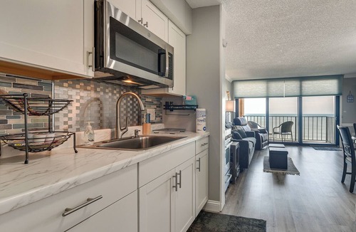 Crescent Beach Condo | Pool Access: 8th-Floor Condo on North Myrtle Beach