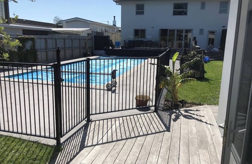 Mount Maunganui Cottage | Pool and beach hideaway
