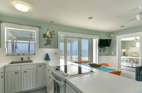 Islamorada House | POOL AND DEEP WATER DOCK