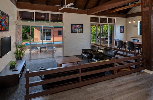 Pacific Harbour Villa | Pool, backyard retreat, free WIFI, walking distance to the beach & restaurant