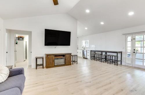 Overland Trail House | Pool, Basketball + BBQ! Glendale Group Getaway