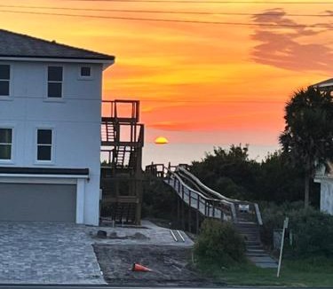 Painters Walk Apartment | Pool Bch Hm 30m to Daytona St Aug Pvt Guest Apt
