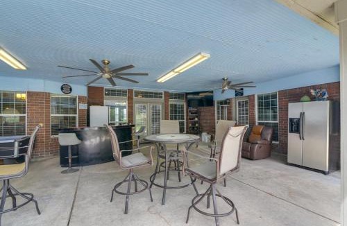 Dickinson House | Pool & Covered Patio! Galveston County Getaway