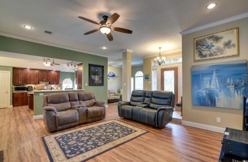 Dickinson House | Pool & Covered Patio! Galveston County Getaway