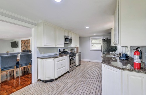 Newnan House | Pool & Deck: Pond-View Getaway in Newnan!