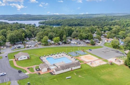 New London House | Pool & Dock Access! Badin Lake Resort Gem