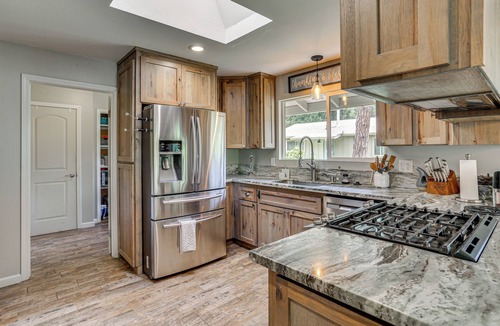 Douglas City House | Pool & Dual Decks! Modern Trinity River Retreat