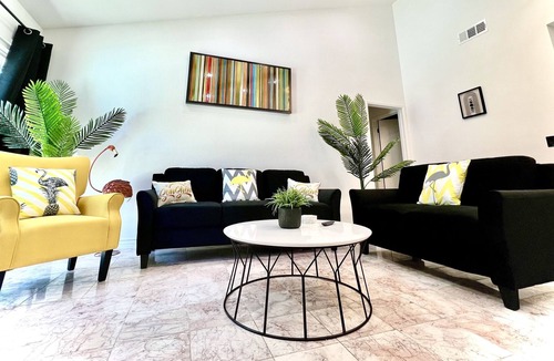 Chatsworth House | Pool | Fire Pit | BBQ | Modern House | Dogs OK
