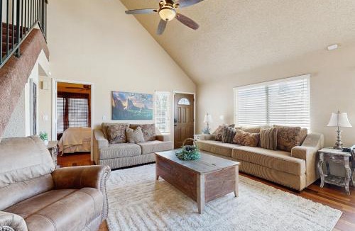 Rose Garden Place House | Pool + Fire Pit: 'Desert Radiance' in Phoenix!