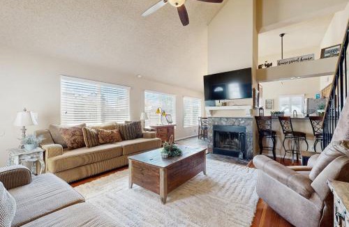 Rose Garden Place House | Pool + Fire Pit: 'Desert Radiance' in Phoenix!