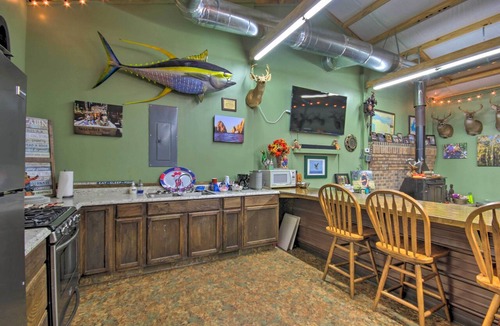 Saint Matthews Apartment | Pool & Fire Pit! 'Outlaw Gameroom' in St Matthews