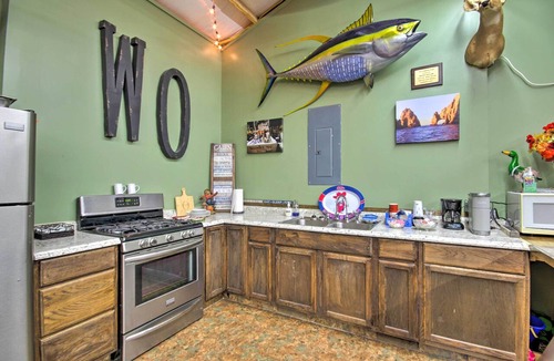 Saint Matthews Apartment | Pool & Fire Pit! 'Outlaw Gameroom' in St Matthews