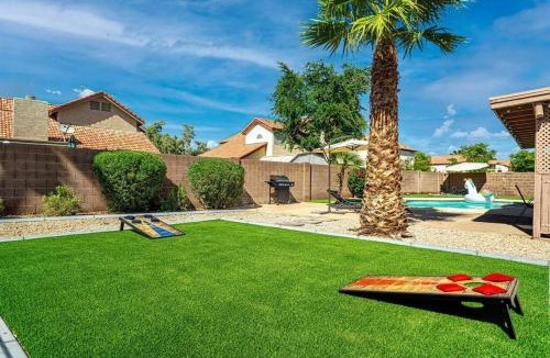 Horizons West House | Pool fireplace 5 mi from West Gate