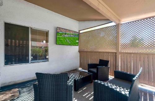 Horizons West House | Pool fireplace 5 mi from West Gate