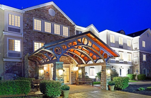 Cranbury Apartment | Pool. Free Breakfast Buffet. Private Studio 20 Min from Princeton.