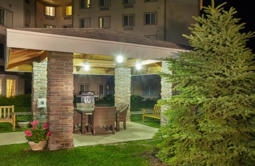Franklin Apartment | Pool + Free Breakfast | Close to the Airport!