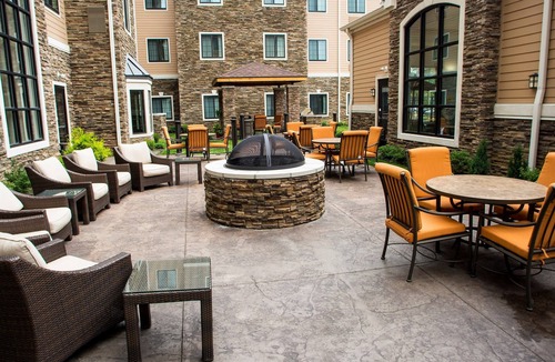 Lexington Apartment | Pool. Free Breakfast. Studio Near U of Kentucky.