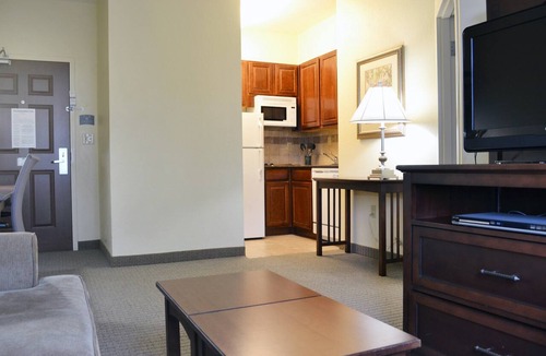 Lake Hamilton Condo | Pool. Free Breakfast. Gym. Near National Park Medical Center.