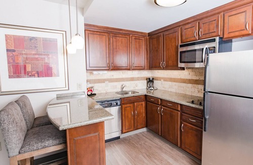 Wilmington Apartment | Pool. Free Breakfast. Gym. Near Wrightsville Beach + Perfect for Groups!