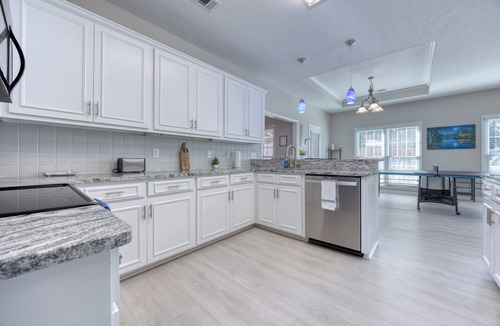 Midland House | Pool! Free Snacks&Coffee! 2 Master Suites! Ft.Benning! 5 Beds3 Bath!