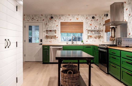 Round Top House | Pool + Grill + Fire Pit Minutes from RT | Sleeps 6