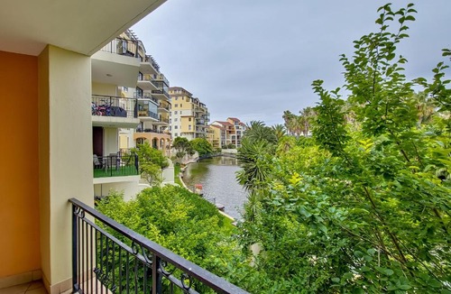 Century City Apartment | Pool, Gym, self check-in,Parking