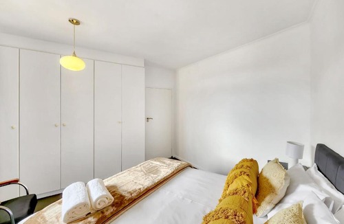 Century City Apartment | Pool, Gym, self check-in,Parking