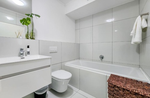 Century City Apartment | Pool, Gym, self check-in,Parking