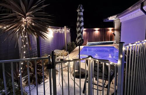 Carey Bay Apartment | Pool Heated Lake Views 1BR Apartment