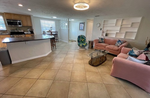 Venice East House | Pool Home- 3BR 2BA House Near Beaches & all that Beautiful Venice as to offer!