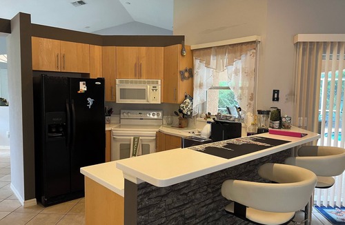 Eisenhower House | Pool Home- relaxing - family friendly - pet friendly.
