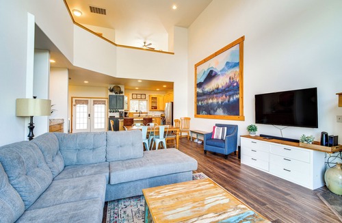 Klamath Falls Apartment | Pool & Hot Tub Access! Running Y Retreat w/Deck