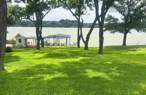 Kingsland House | Pool & Hot Tub, NEW BOAT DOCK,1 Story, Kayaks, Commercial Ice Maker
