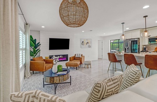 Central Naples House | POOL HOUSE, CLOSE TO THE BEACH & DOWN TOWN NAPLES! * WITH GAME ROOM*
