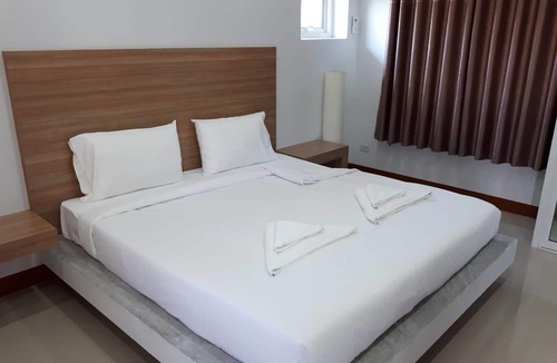 Lan Saka Hotel | Pool House Lanska