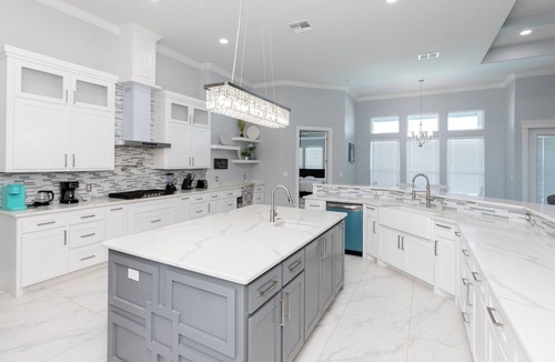 Corpus Christi House | Pool + Jacuzzi + BBQ + 18 min Beach + DT