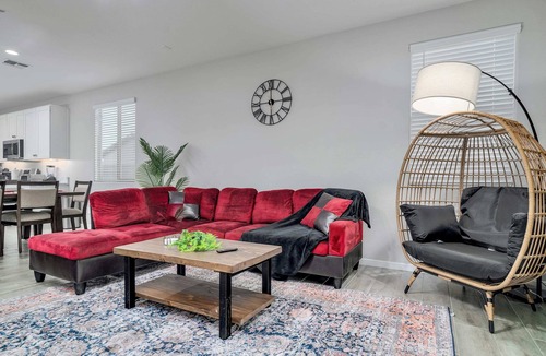 Maricopa County House | Pool! King Bed, Pool Table, Ping Pong