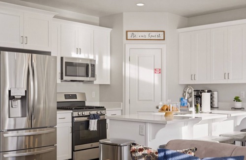 Washington Villa | Pool, lazy river, pickle ball, sleeps 14, fire pit