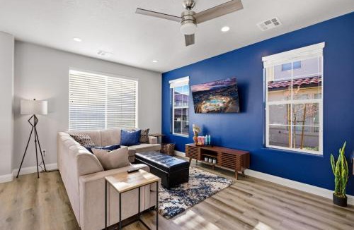 Washington House | Pool, lazy river, pickle ball, sleeps 14, fire pit