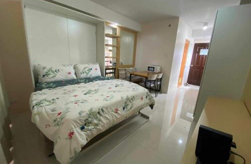 Mabolo Apartment | Pool level Persimmon Condo w/kitchen unit 615