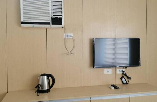 Mabolo Apartment | Pool level Persimmon Condo w/kitchen unit 615