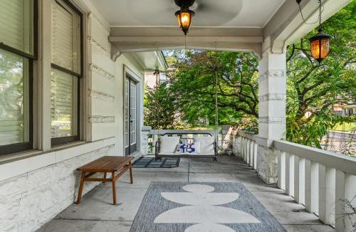 Central Gardens House | Pool Outdoor TV Fire Pit Game Room