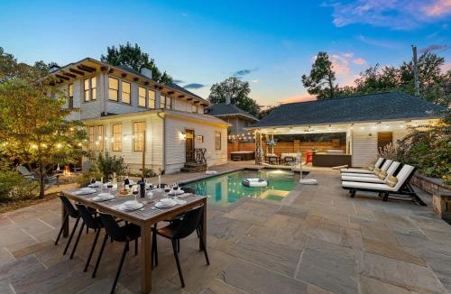 Central Gardens House | Pool Outdoor TV Fire Pit Game Room