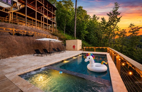 Epworth Cabin | Pool Paradise Retreat Epic View, HotTub, FirePit