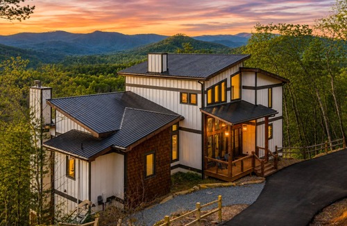 Epworth Cabin | Pool Paradise Retreat Epic View, HotTub, FirePit