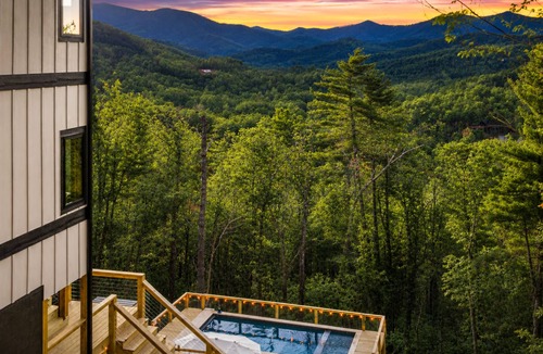 Epworth Cabin | Pool Paradise Retreat Spectacular Views HotTub FirePit Games Secluded