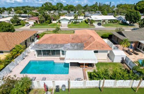 Barrington Hills House | Pool Pet Friendly Game Room